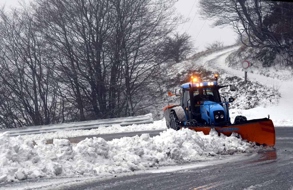 A Zeri e Cerreto arriva la neve: speranze per gli impianti