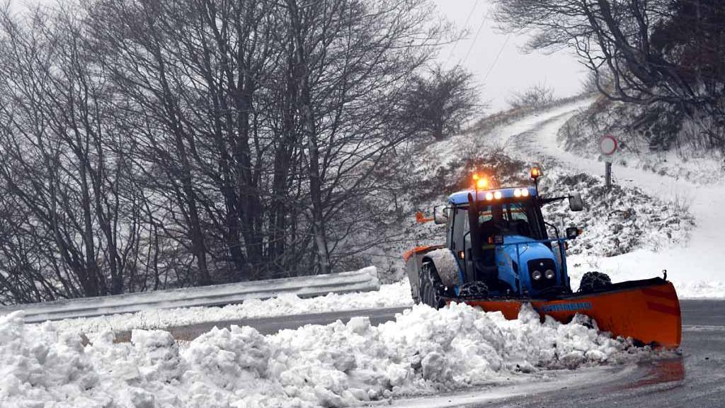 A Zeri e Cerreto arriva la neve: speranze per gli impianti