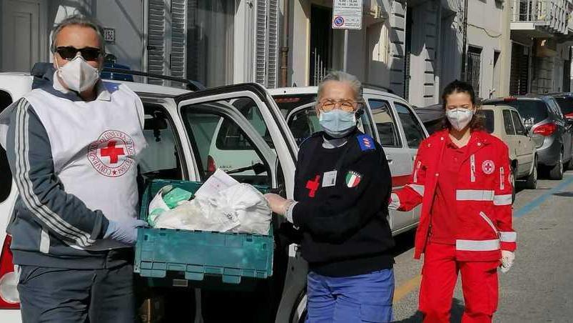 Volontariato in prima linea: aumenta chi chiede la spesa