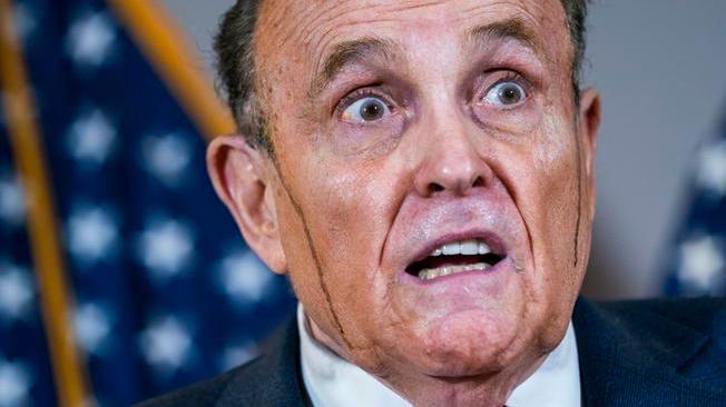 La parabola di Rudy Giuliani, ora bersaglio sui social