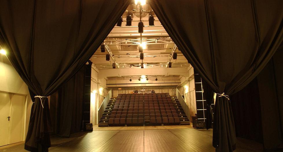 Modena. Le Passioni abbattute: addio al piccolo gigante del teatro italiano 