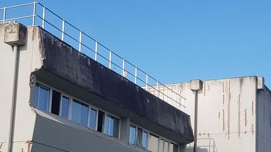 «Tolte le impalcature ma i ferri sono ancora lì»