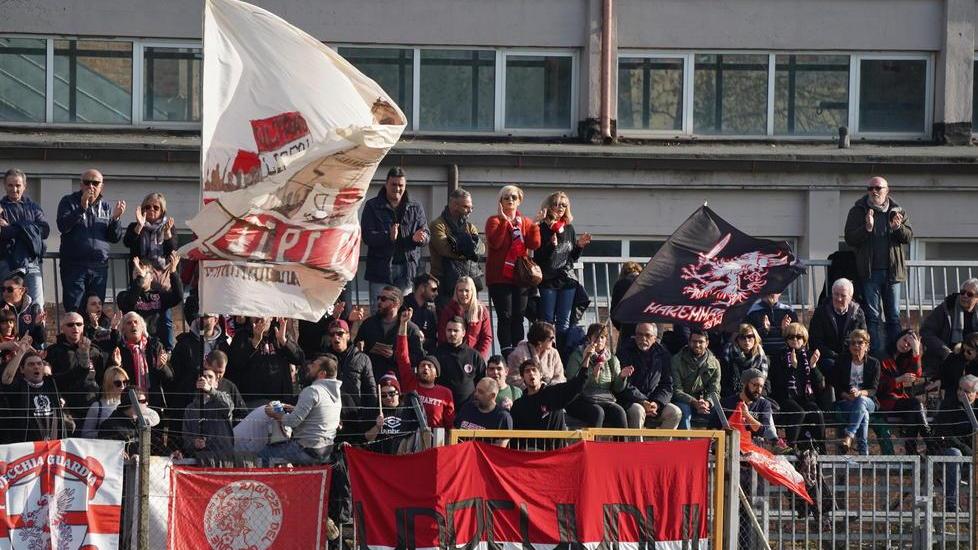 Maximulta al Grosseto calcio I tifosi: «Paghiamo noi»