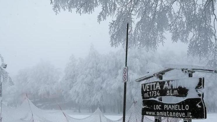 Da oggi arriva l’inverno Temperature in picchiata e neve sul monte Amiata