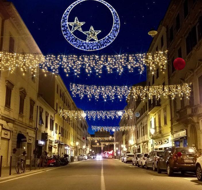 Il Comune paga la luminaria «Un grande riconoscimento» 