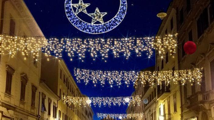 Il Comune paga la luminaria «Un grande riconoscimento»