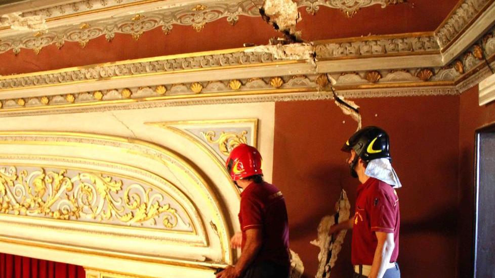 Il teatro Borgatti fra vandali e restauro post terremoto
