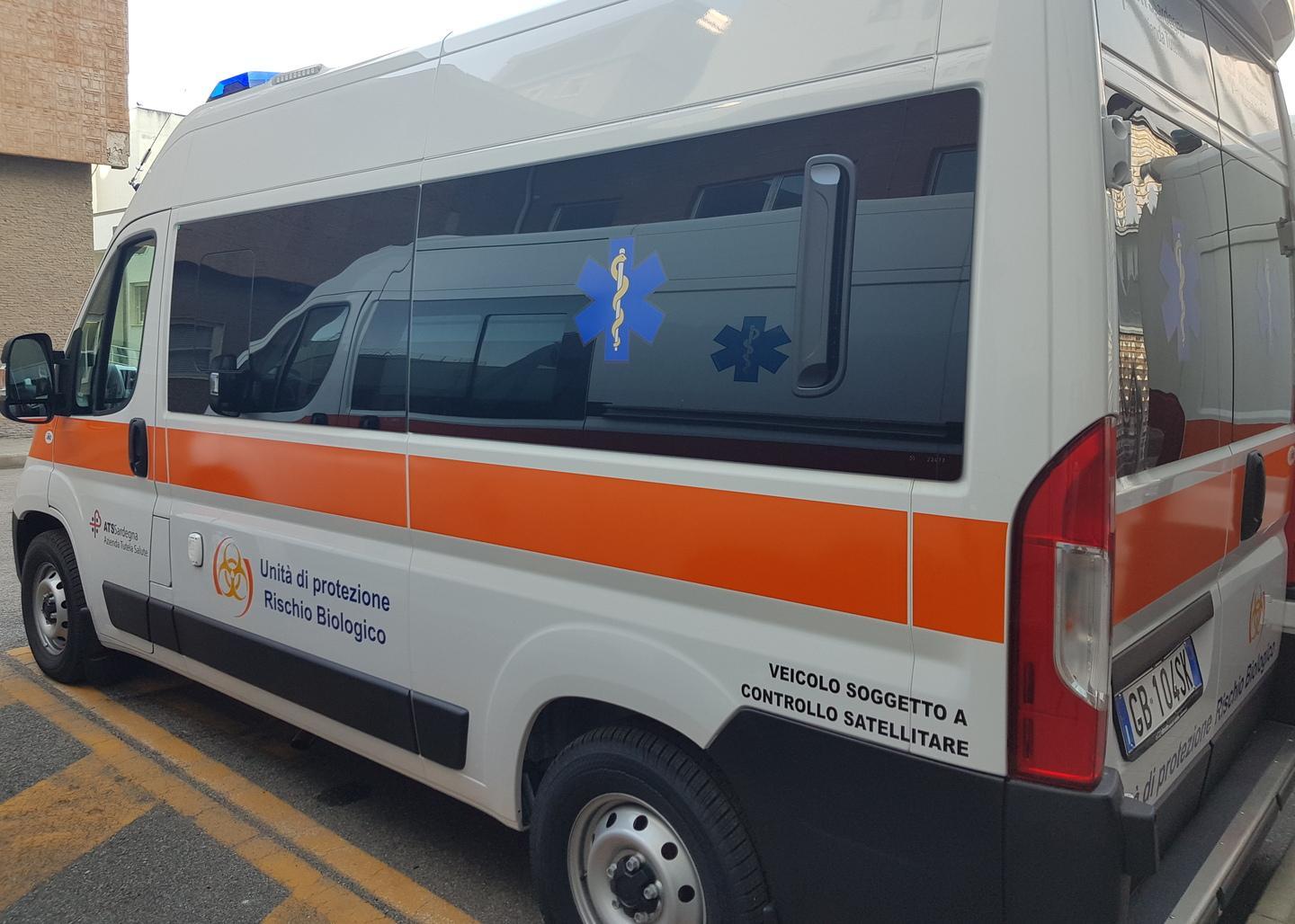 Due ambulanze speciali anticontagio 