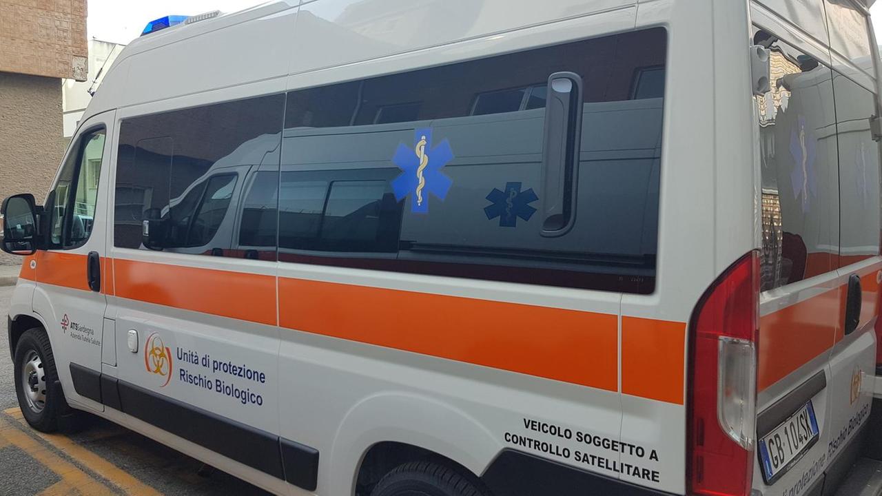 Due ambulanze speciali anticontagio 