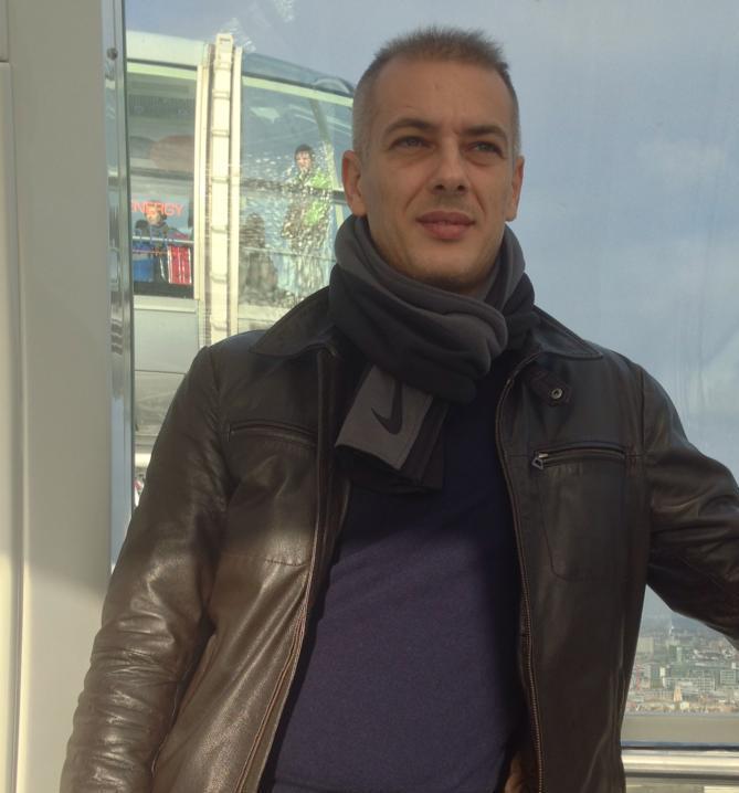 Troppi contagi, il sindaco chiude le attività non indispensabili