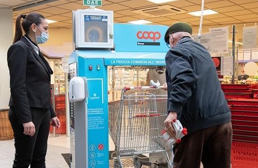 Coop Al debutto il sanificatore del carrello della spesa «Bastano cinque secondi» 