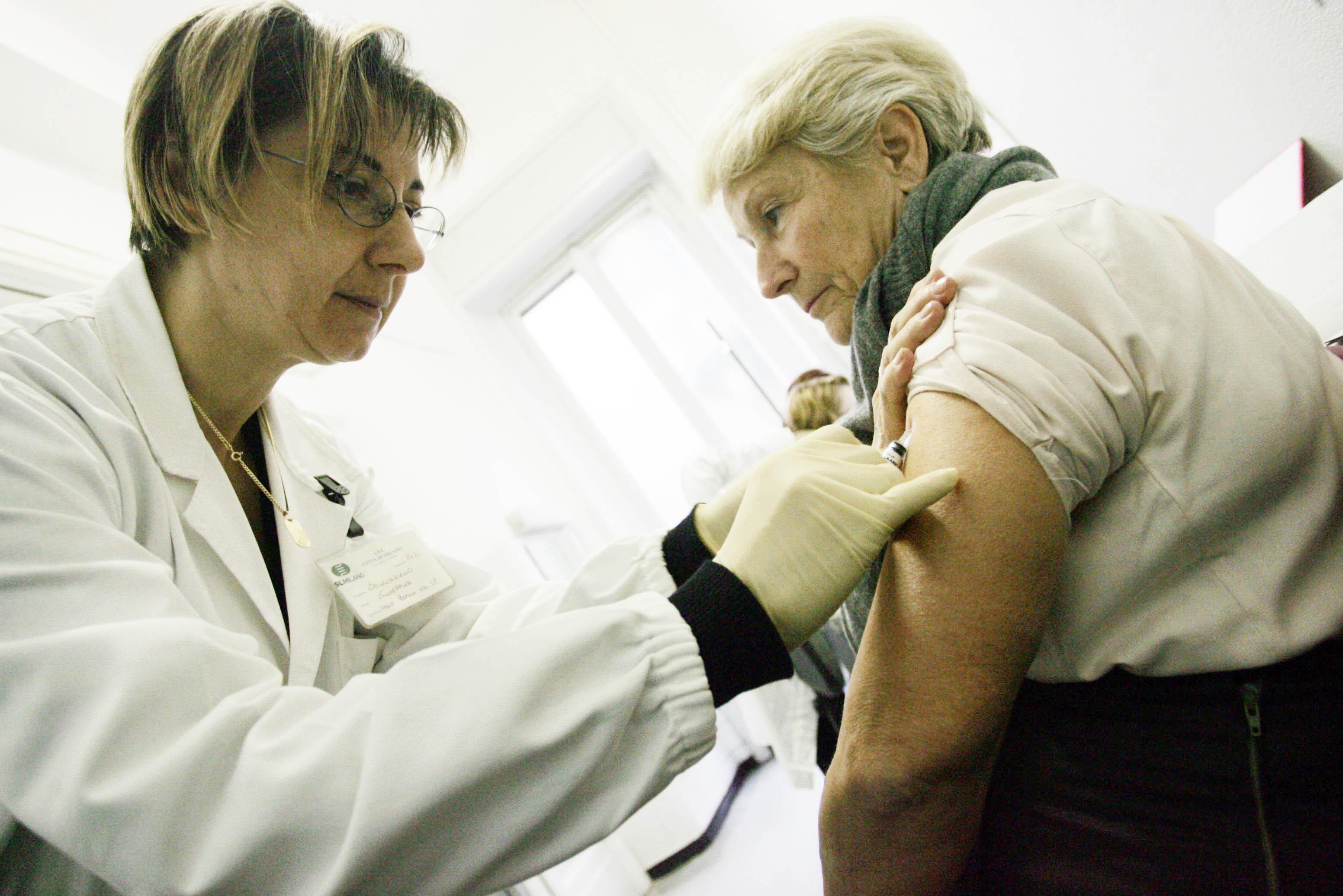 Riprende la vaccinazione antinfluenzale: da lunedì disponibili in città 1600 dosi 