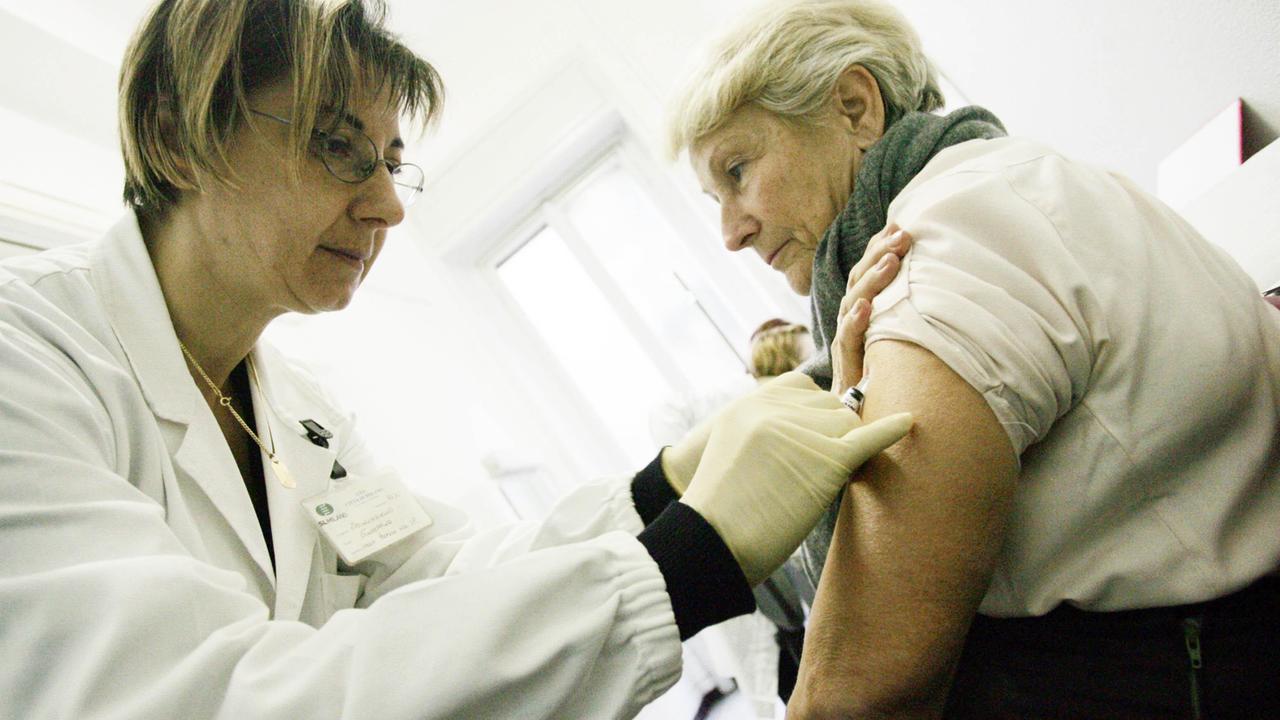 Riprende la vaccinazione antinfluenzale: da lunedì disponibili in città 1600 dosi
