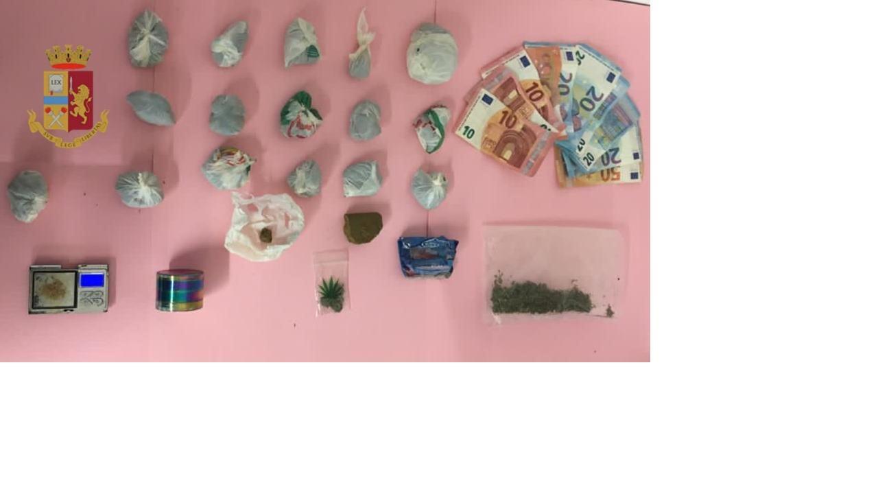 Squarcia le gomme di sette auto in sosta, arrestato dalla polizia a Cagliari