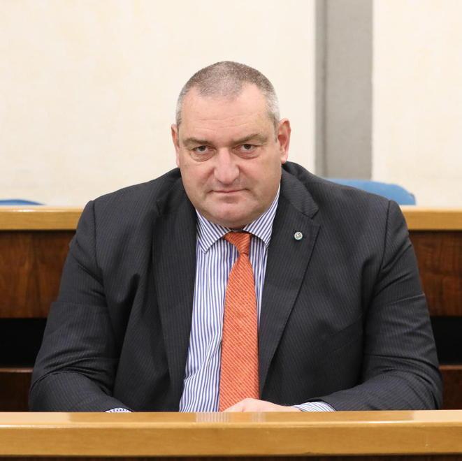 «Le Rsa sono lager, il Covid ci scorrazza». Bufera su un consigliere della Lega