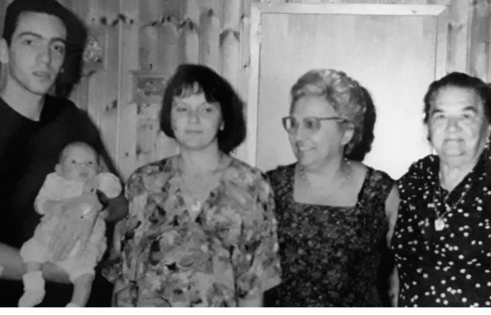 Quelle foto di famiglia con cinque generazioni l’una accanto all’altra 