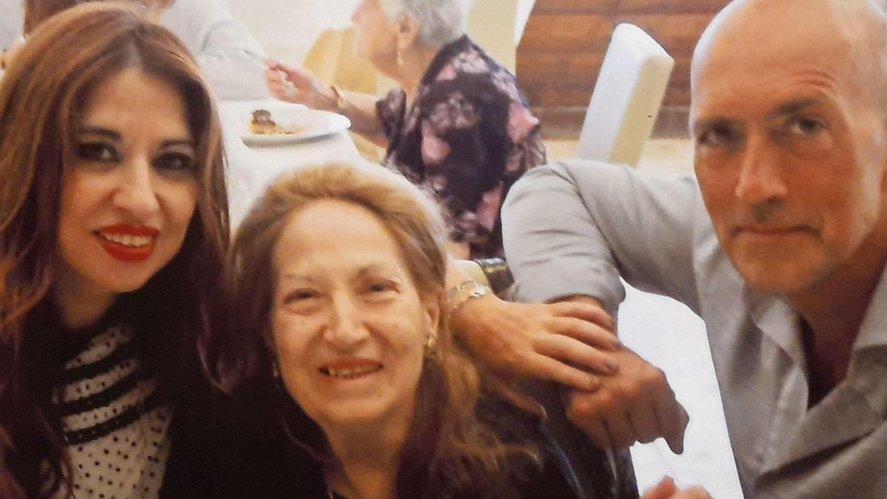 La cantante (al centro) insieme ai figli