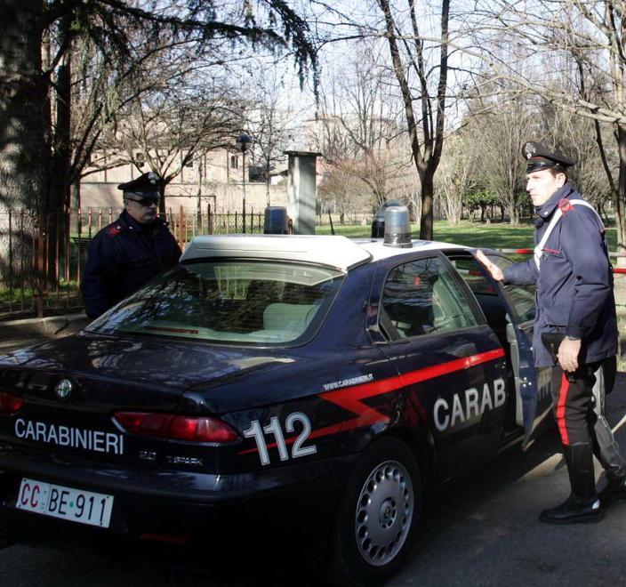 Anziano tenta di molestare una ragazzina 11enne al parco 