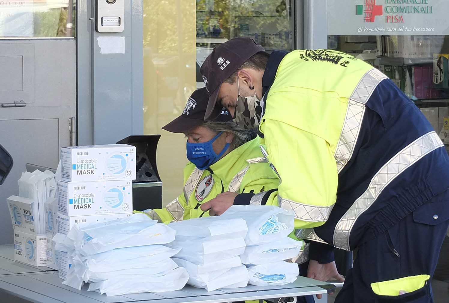 Massa, mascherine gratis, dove ritirarle da lunedì 23. Ecco le date in base al cognome 