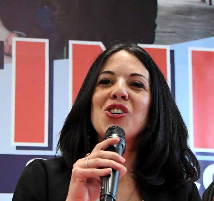 «Illuminate balconi e case per creare la magia del Natale»