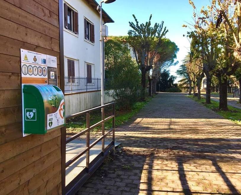 Sedici defibrillatori in tutto il Comune Pronti per l’emergenza in strada e in casa 