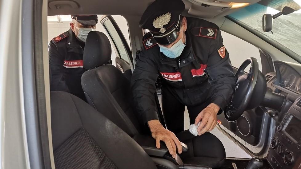 Trovato con la droga, denunciato