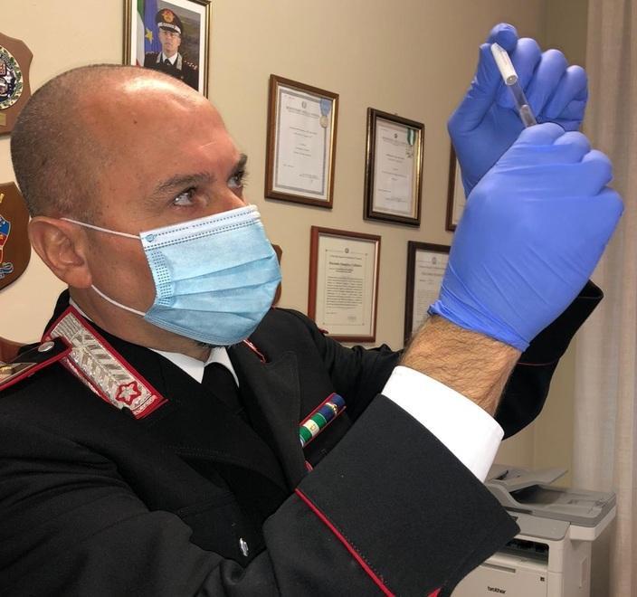 Spacciava droga ai ragazzi, arrestato un ventenne 