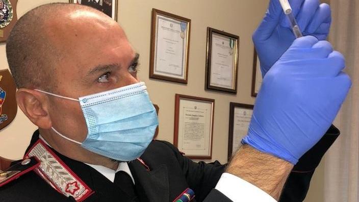 Spacciava droga ai ragazzi, arrestato un ventenne
