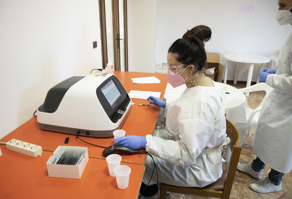 I medici di famiglia del Ferrarese: tamponi rapidi in luoghi “separati” 