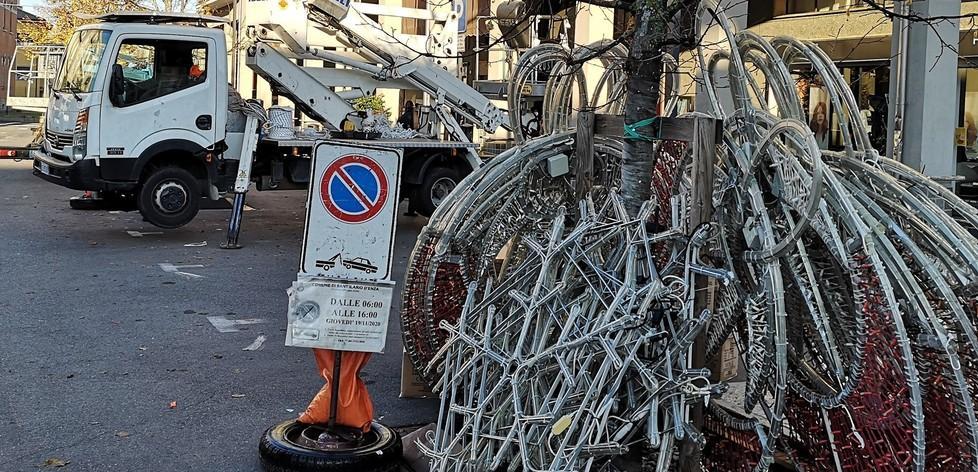 Luminarie in centro «Un messaggio per sentirci vicini» 