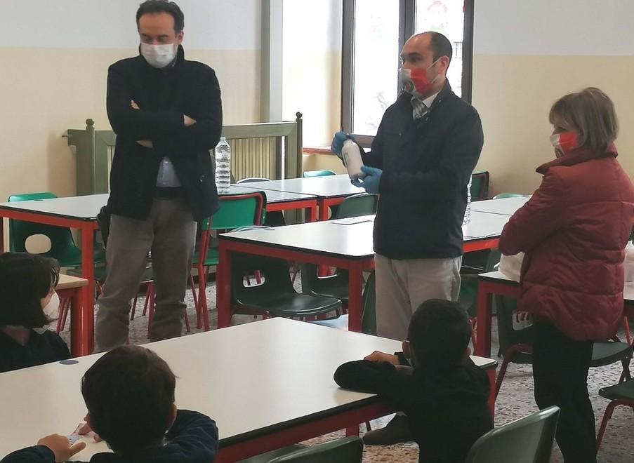 Cinquecento borracce regalate agli alunni della scuola “Marchesi”
