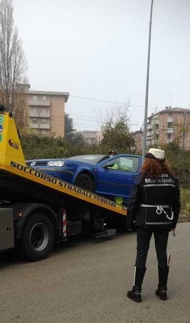 Auto rimosse: non in regola, abbandonate e bivacchi