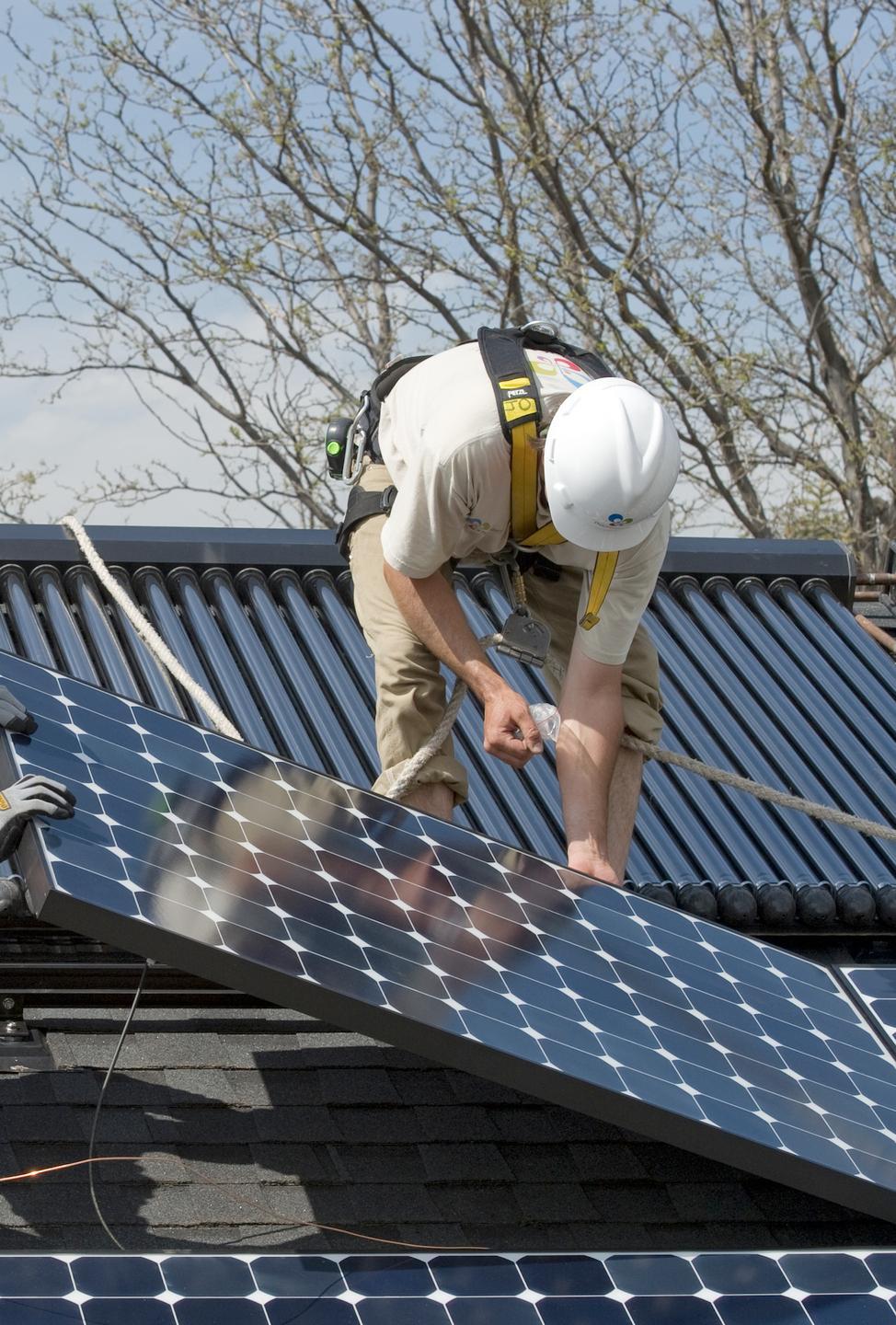 Pannelli solari fantasma un denunciato per truffa 