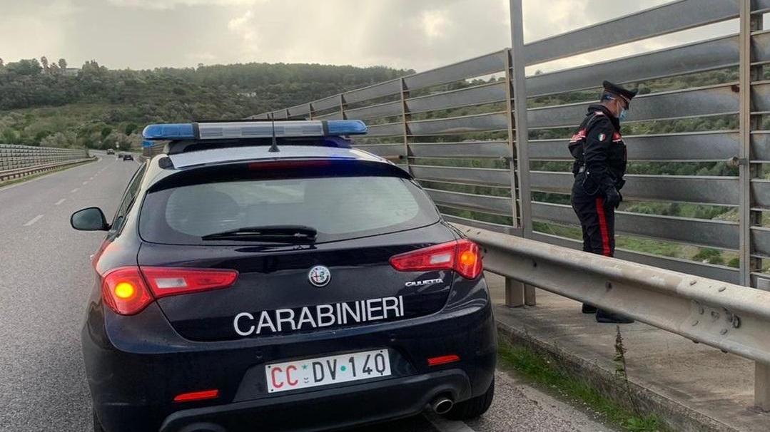 Tenta suicidio, salvato dai carabinieri 