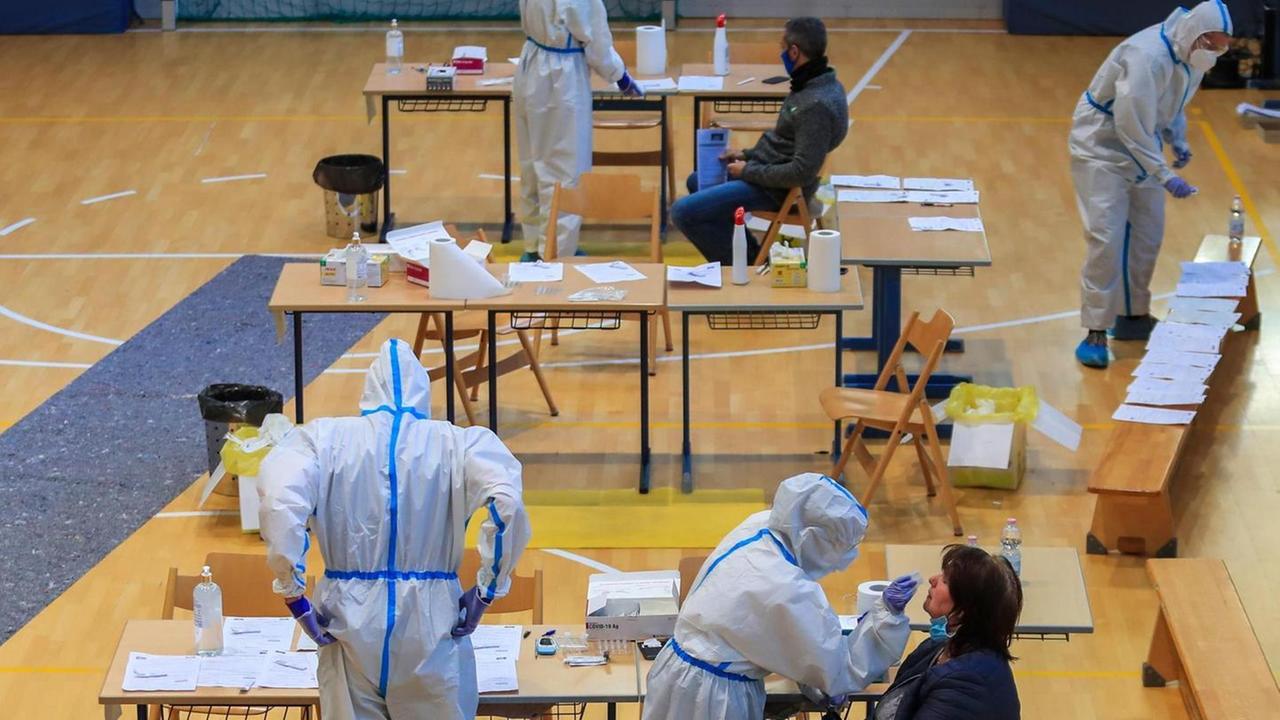 Assalto allo screening di massa In Alto Adige 103mila tamponi