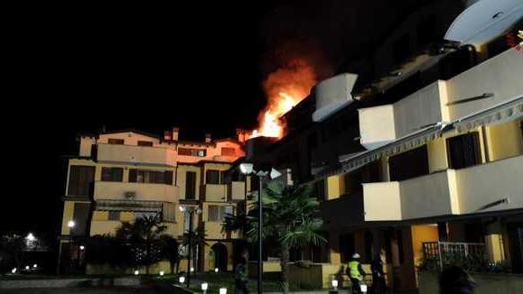 Incendi: si addormenta cucinando e distrugge l'appartamento 