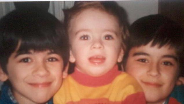Da sinistra a destra: Yuri, Mirko e Igor quando erano piccoli (la foto è stata fornita dalla famiglia)