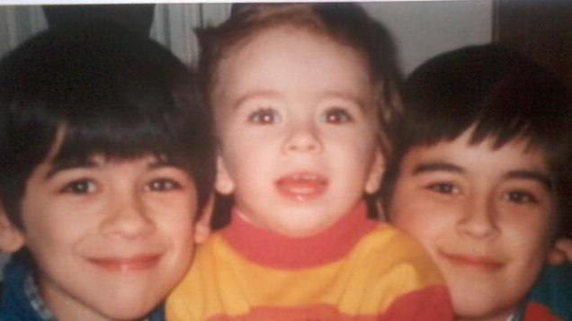 Da sinistra a destra: Yuri, Mirko e Igor quando erano piccoli (la foto è stata fornita dalla famiglia)