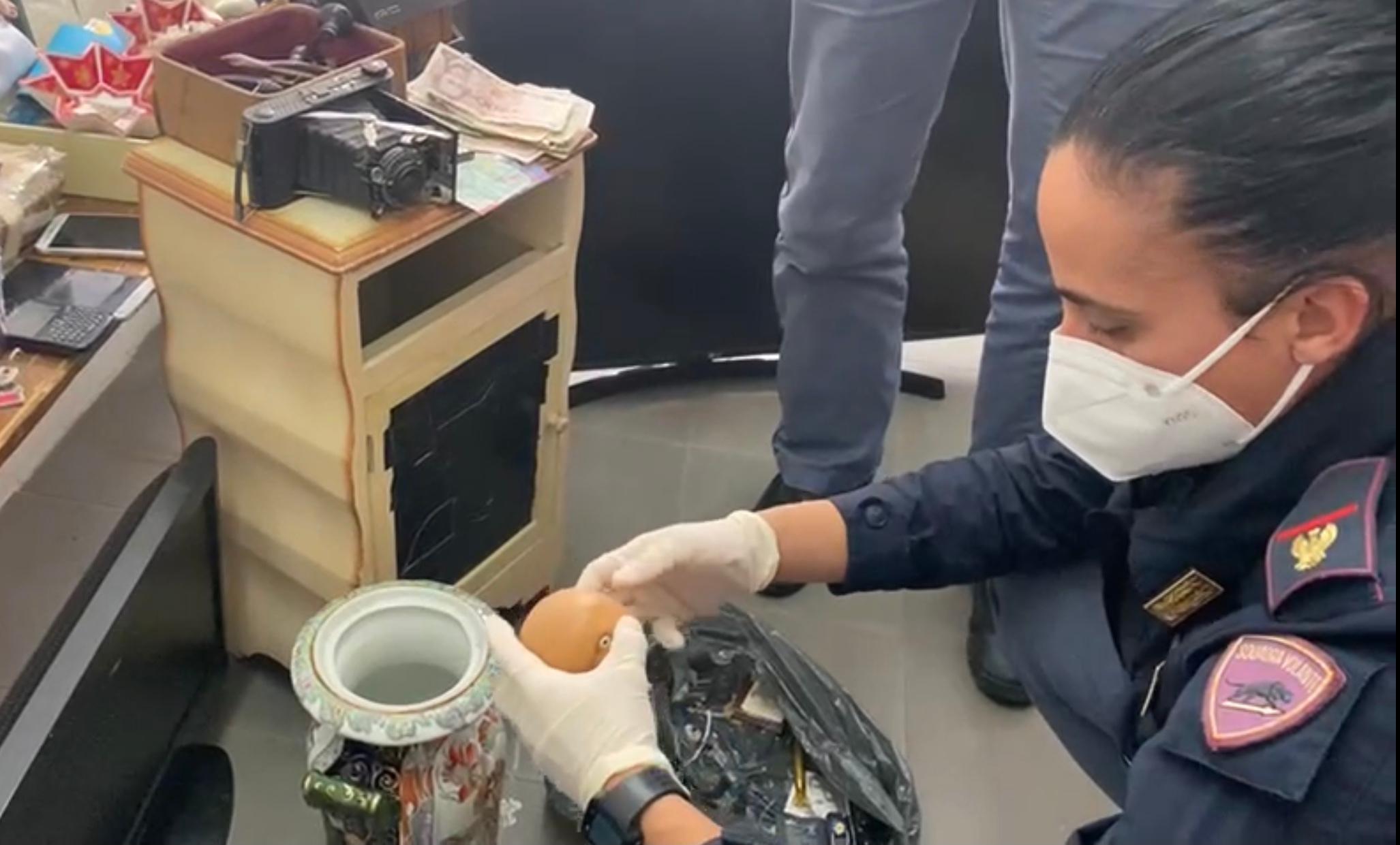 La refurtiva recuperata dalla Polizia (foto Mario Rosas)