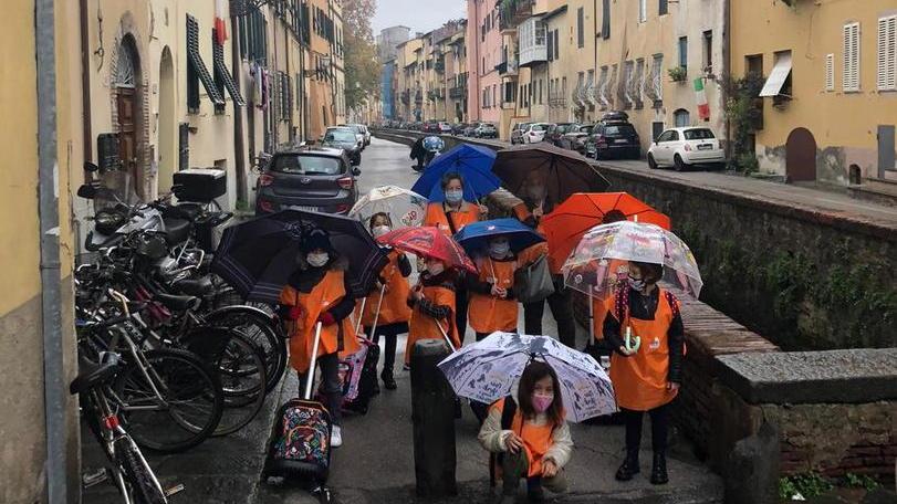 «Tante grazie ai nonni di Lucca che portano i nostri figli in classe»