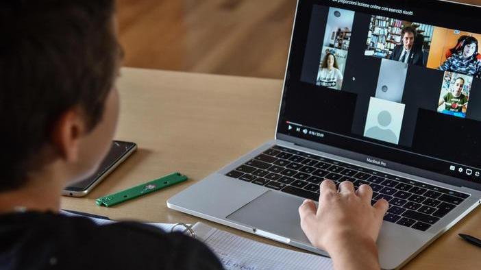 Altopascio: dal Comune 170mila euro alle famiglie per l’informatizzazione