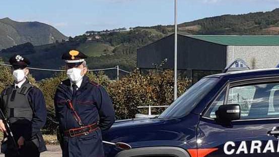 Accoltellato al fianco ma nega l’aggressione