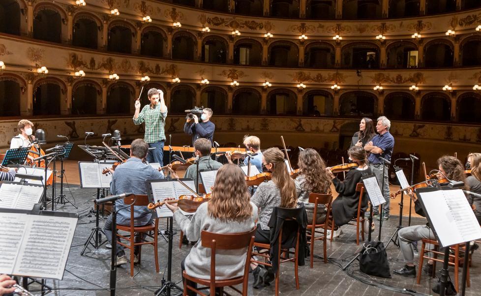 «Bello vedere teatri aperti» Baricco saluta Ferrara ringraziando il Comunale 