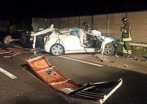 Morti nello schianto a Villasor lui 18 anni, lei 17: il carrello del trattore non aveva i fari 