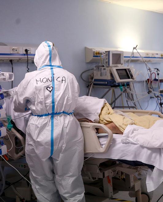 L’infermiere-eroe? «A Ferrara non lo è più. E altrove ci assumono con contratti migliori» 