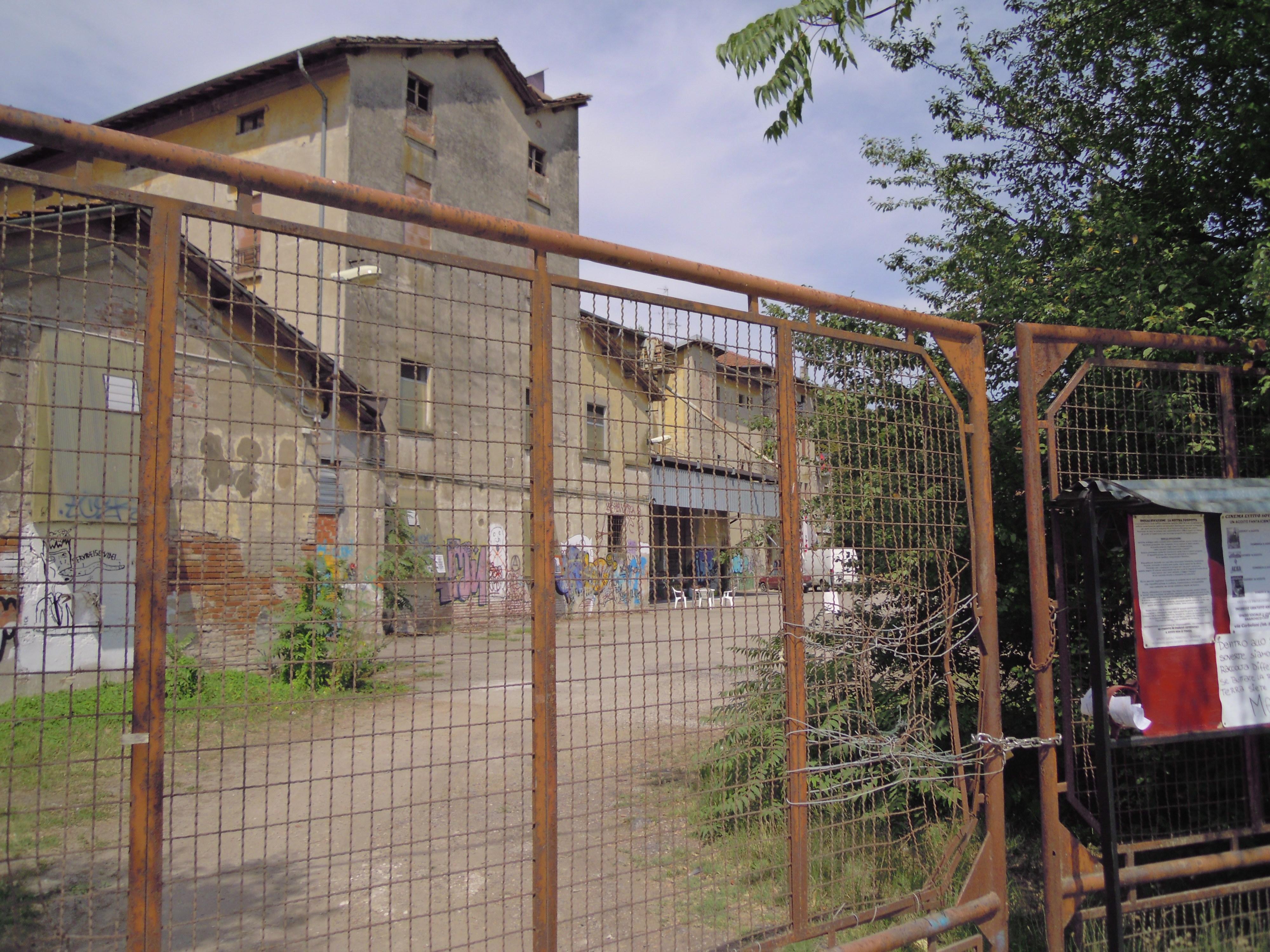 Una veduta dell'ex consorzio agrario di Carpi, da anni in condizioni di degrado