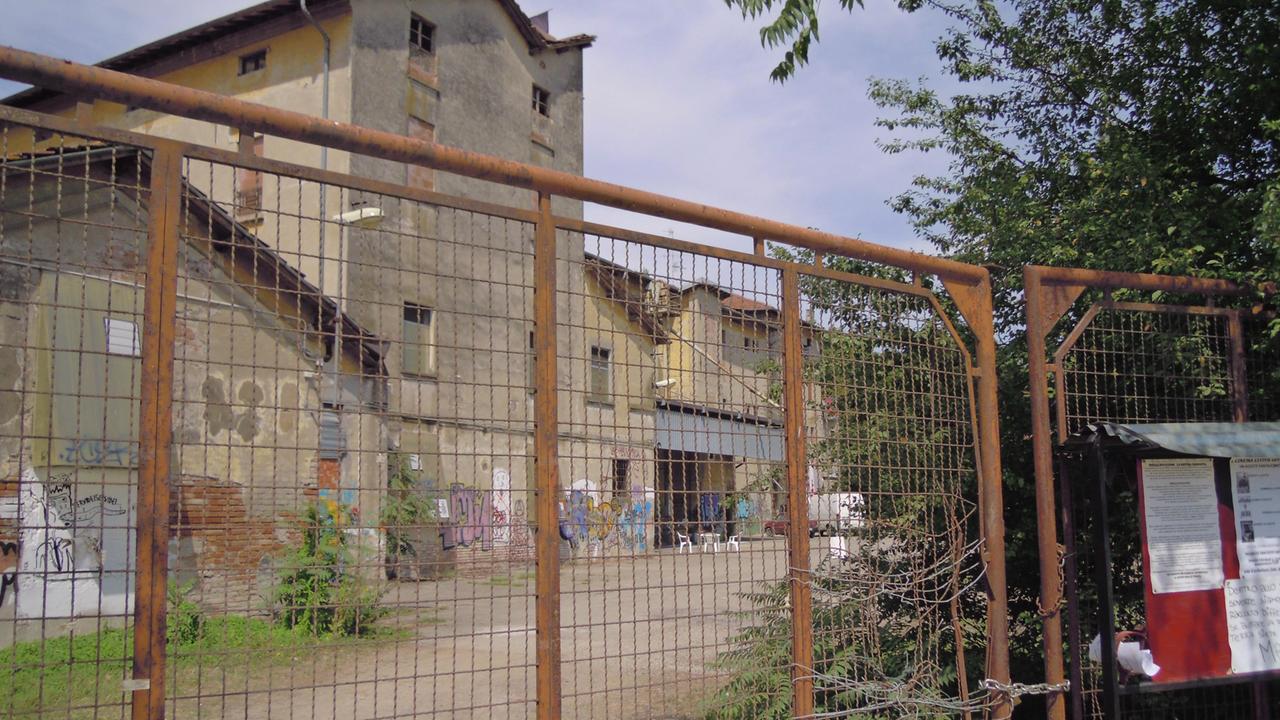 Una veduta dell'ex consorzio agrario di Carpi, da anni in condizioni di degrado