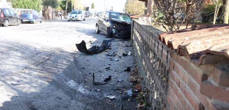 Camion contro l'auto a Renazzo, un uomo all'ospedale