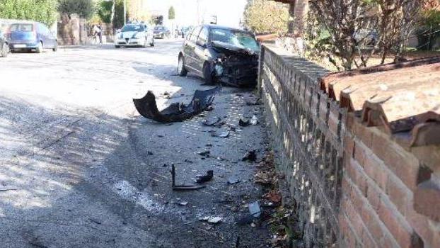 Camion contro l'auto a Renazzo, un uomo all'ospedale