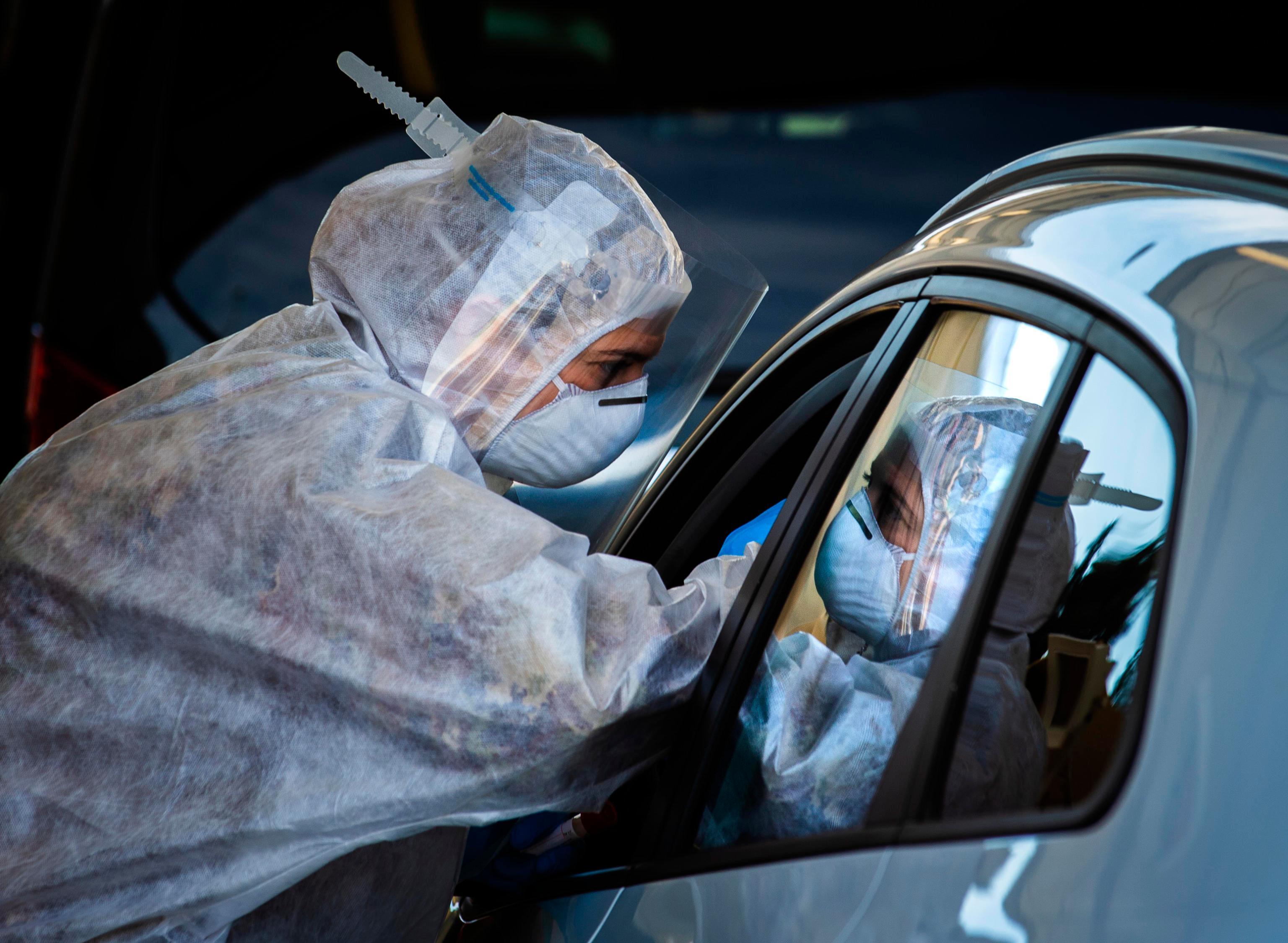 Covid, a Reggio Emilia altri sei morti e 300 positivi